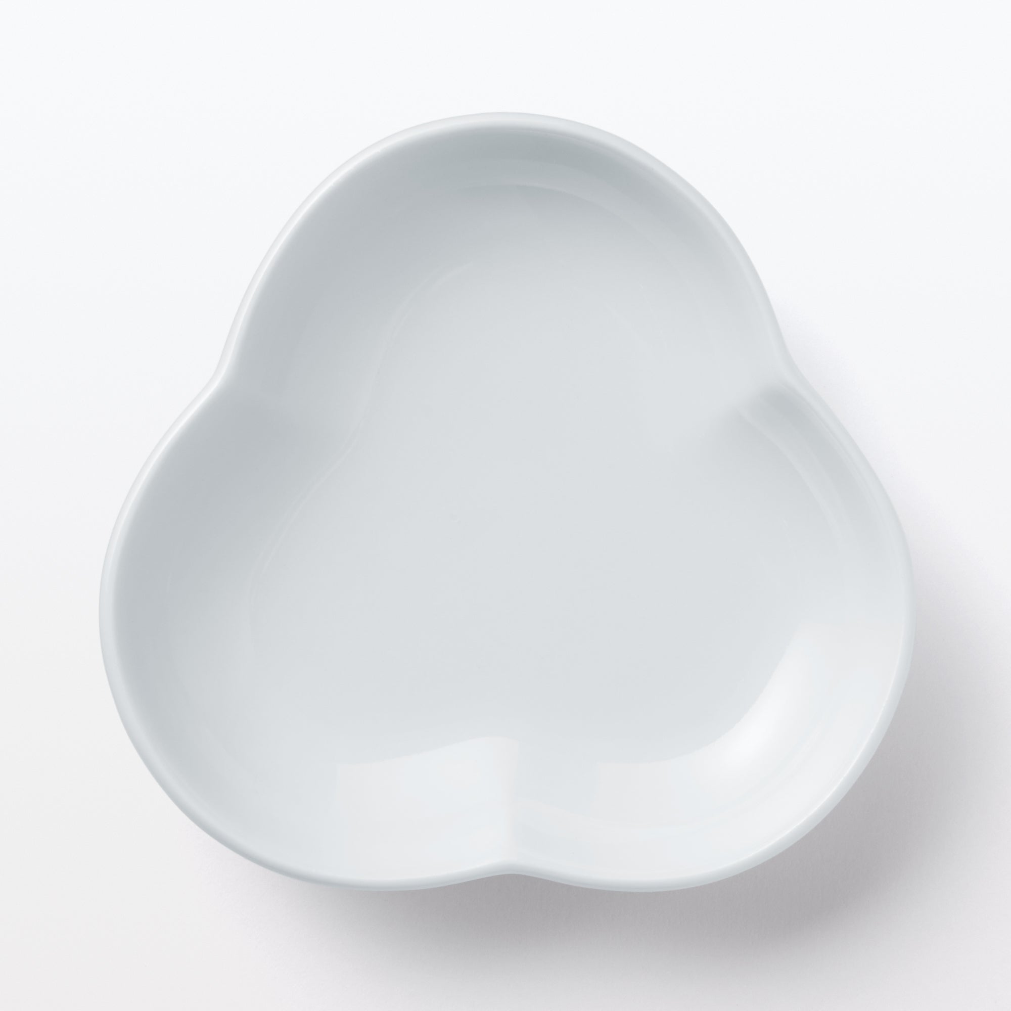 Hasami Ware Lucky Small Plate - Pine - White - Image 3