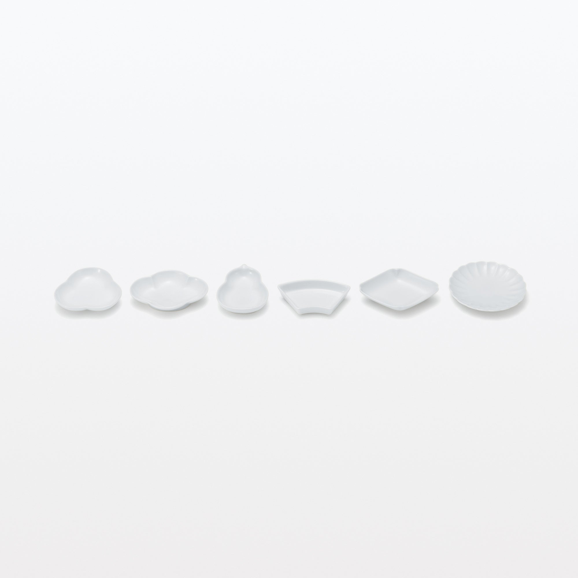 Hasami Ware Lucky Small Plate - Pine - White - Image 7