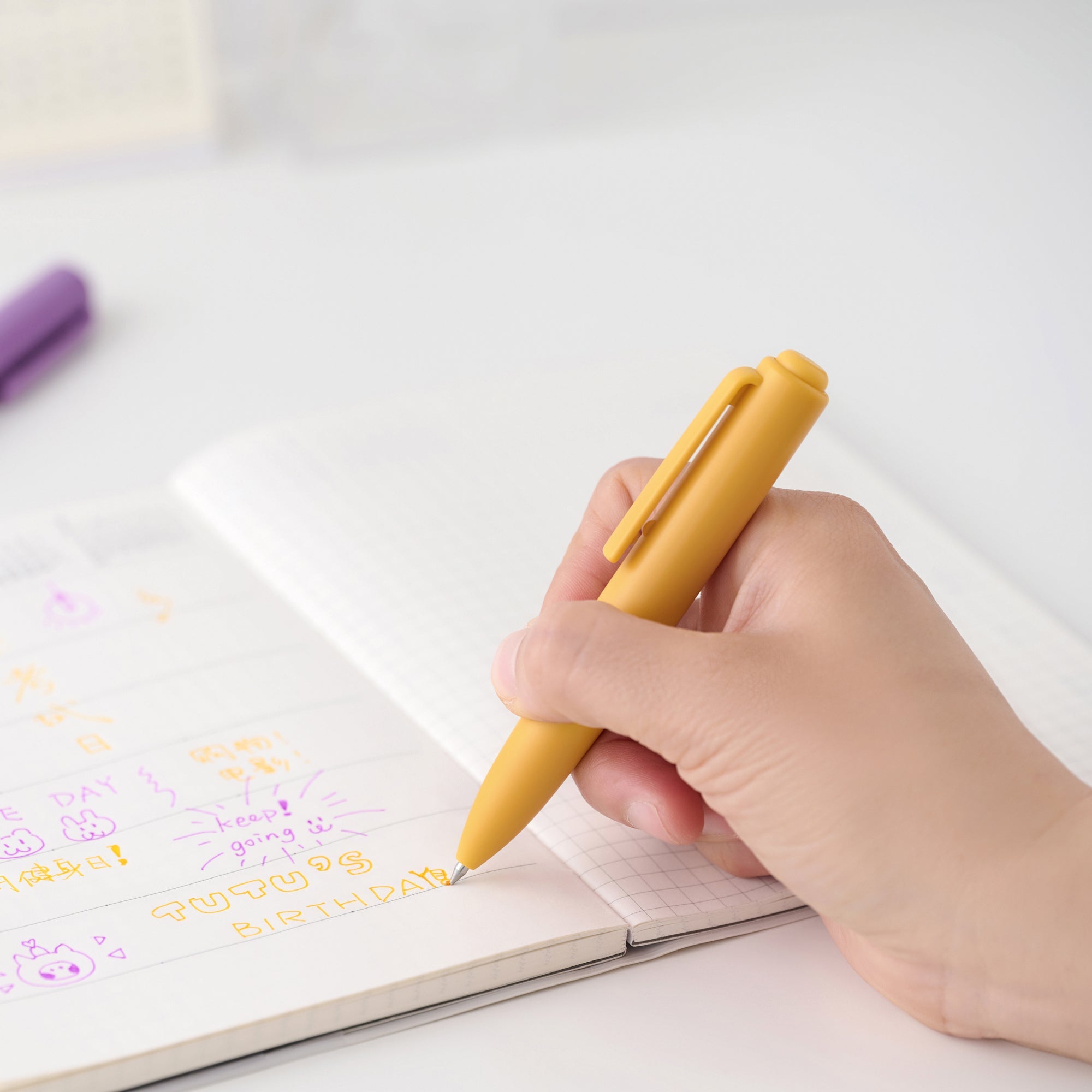 Compact Gel Ink Ballpoint Pen Knock Type 0.5 mm - Yellow - Image 7