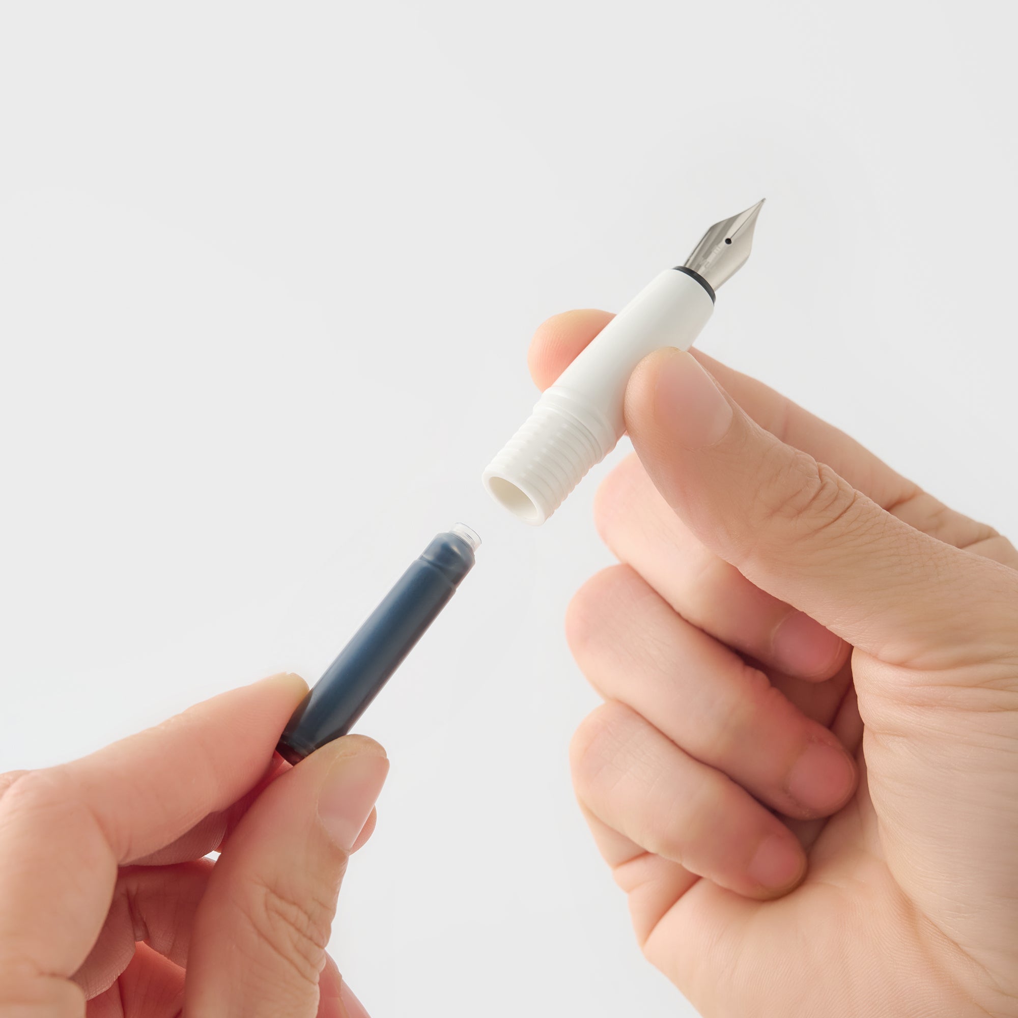 Compact Fountain Pen Ink Cartridge Refills - Black (5 Pack) - Image 2