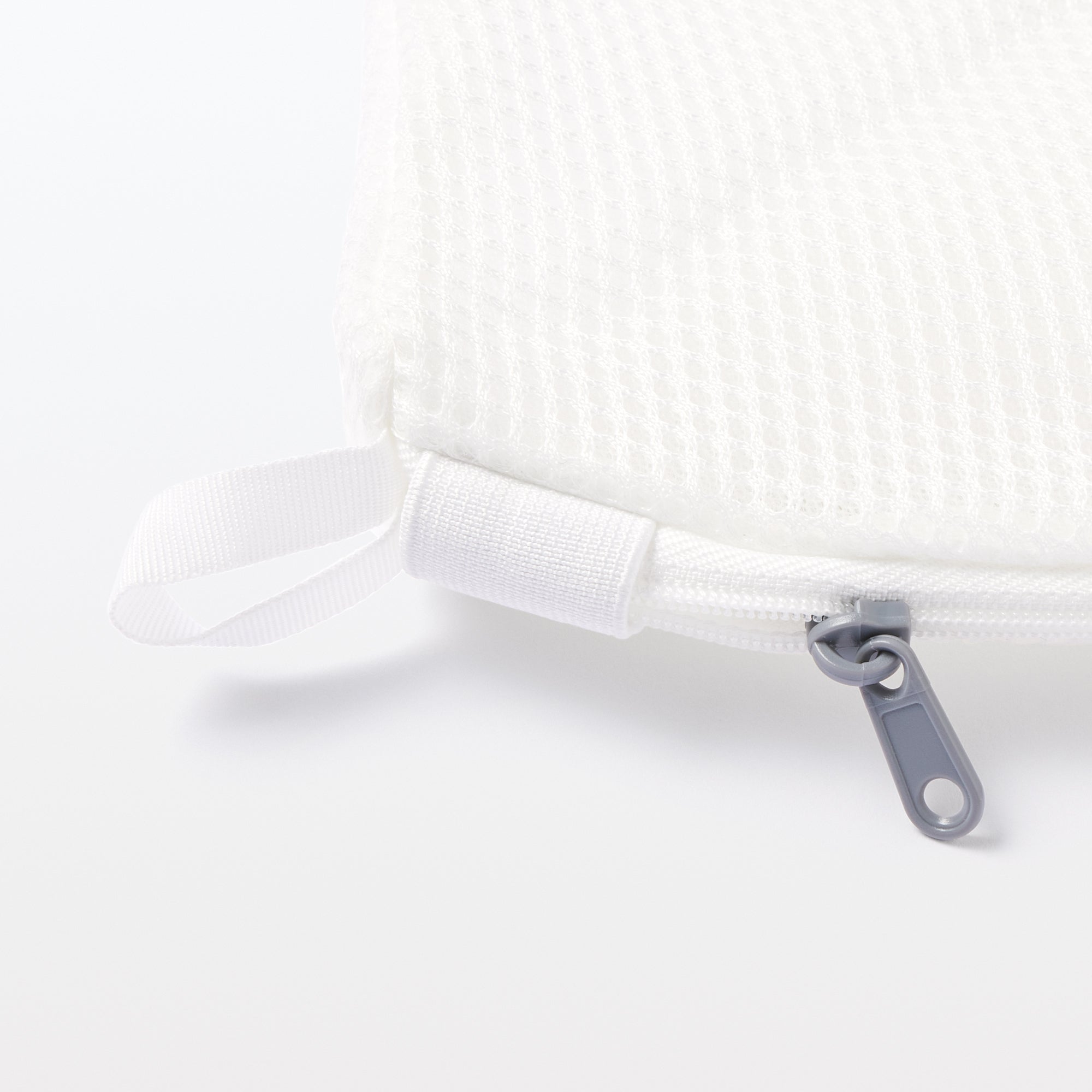 Polyester Cushion Mesh Round Laundry Net for Underwear - Image 3