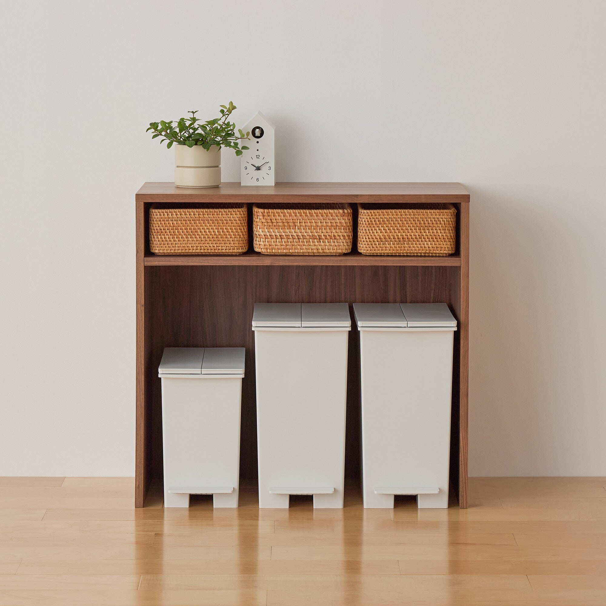 Polypropylene Pedal Dust Bin with Double-Hinged Lid - 9.3 gal - Image 12