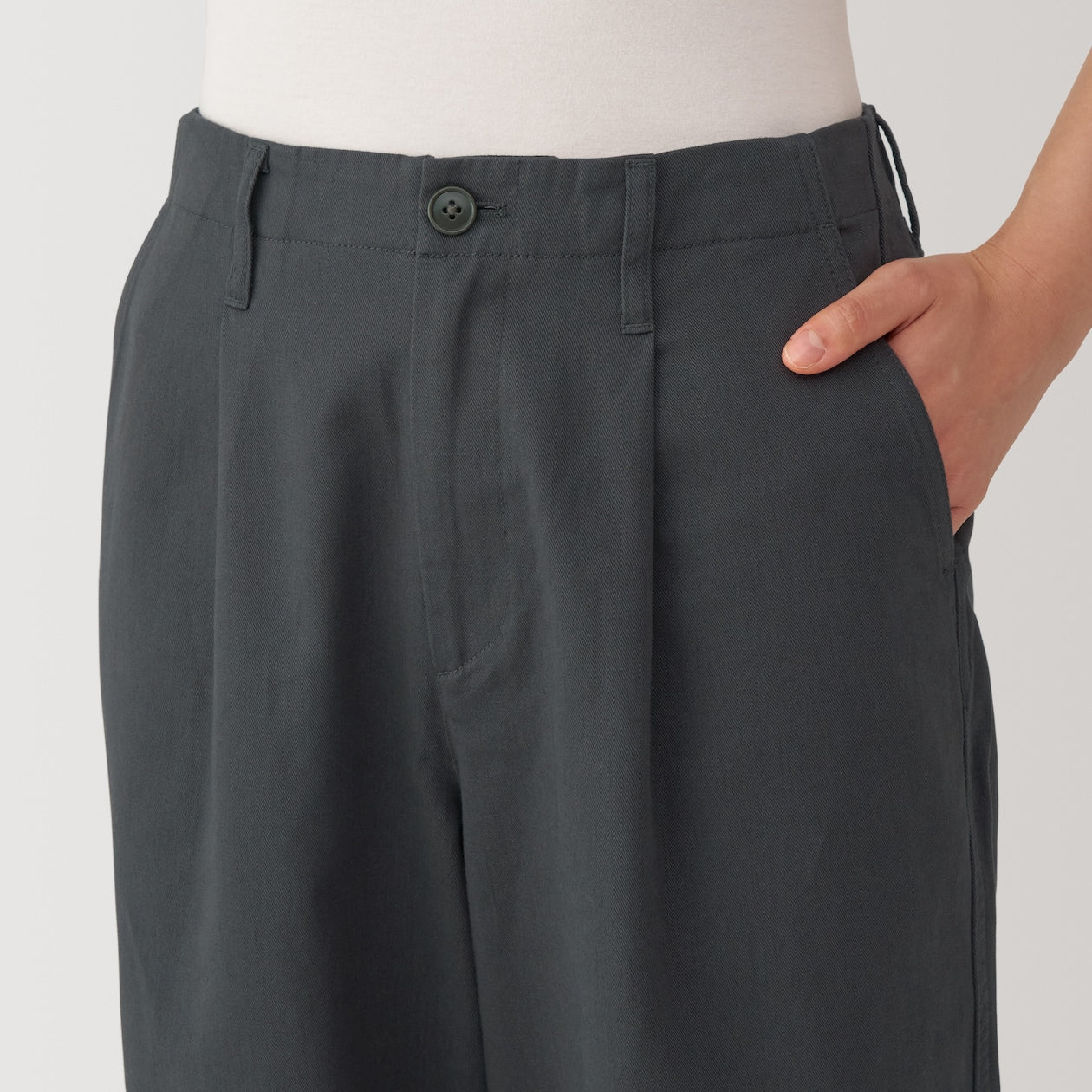 Women's Slub Yarn Chino Darted Wide Pants - Image 7