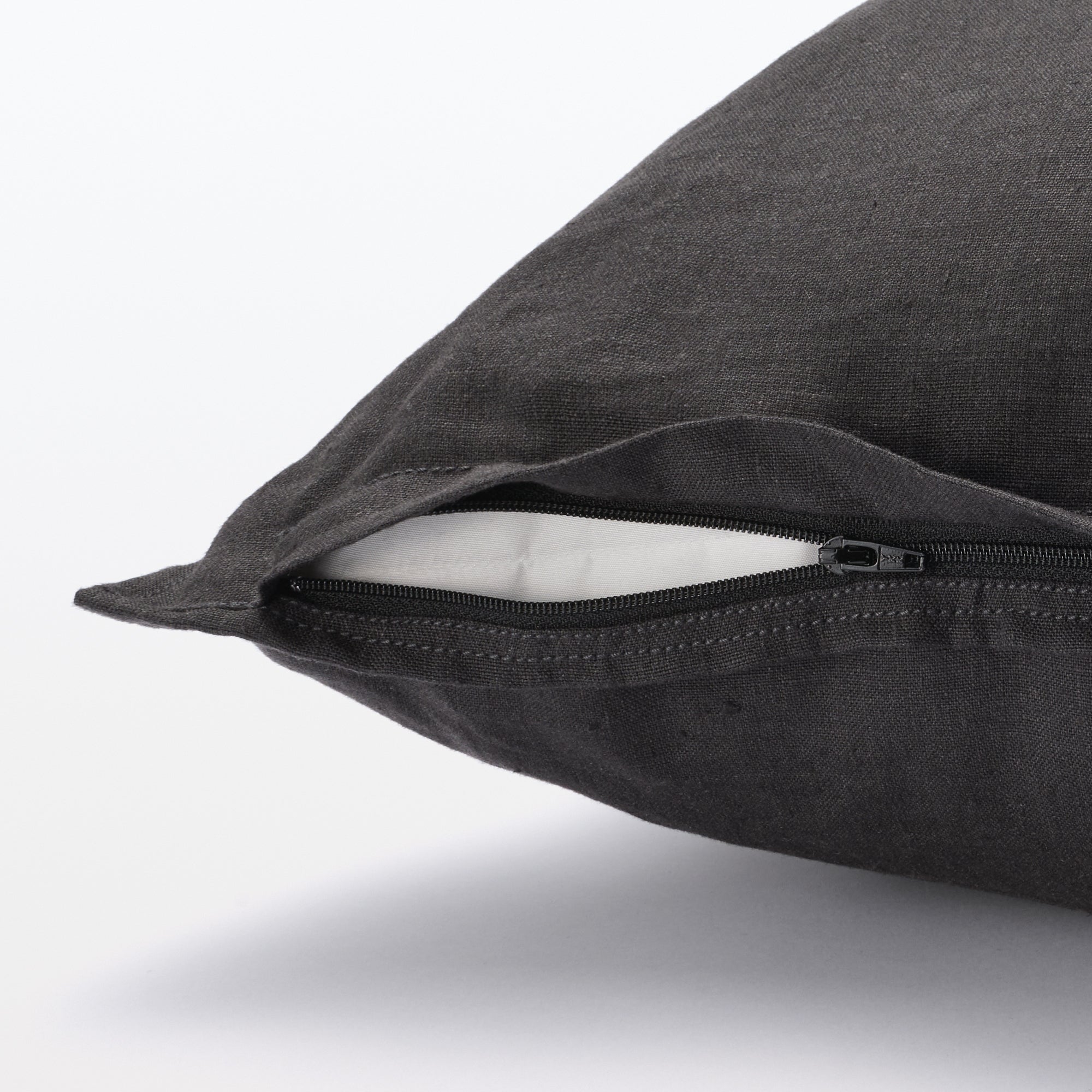 Labo Linen Cushion - Image 3